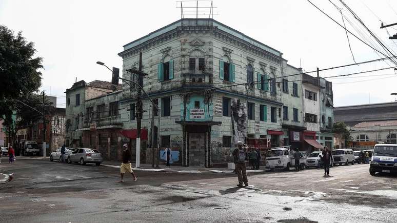 Esquina das ruas Helv&eacute;tia e alameda Dino Bueno ainda tem concentra&ccedil;&atilde;o de usu&aacute;rios de crack ap&oacute;s opera&ccedil;&atilde;o