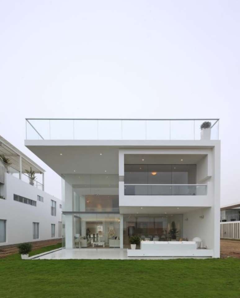 21. Exemplo de frente de casas modernas típica. Projeto de Jessica Carine Cunha