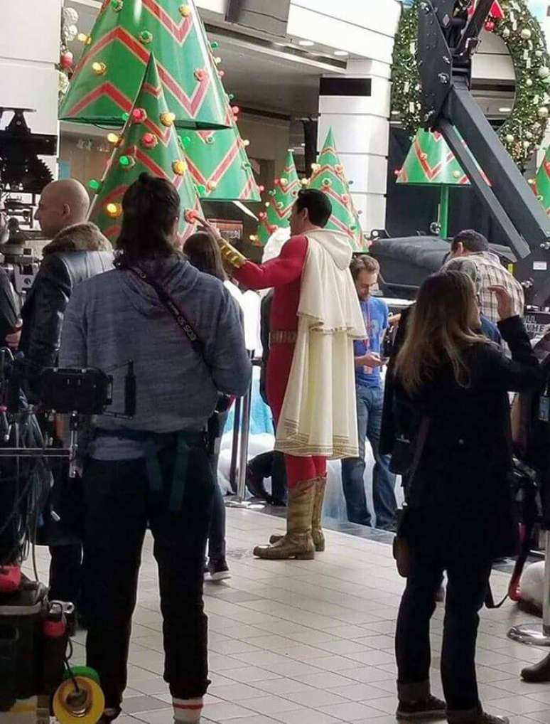  Zachary Levi como Shazam