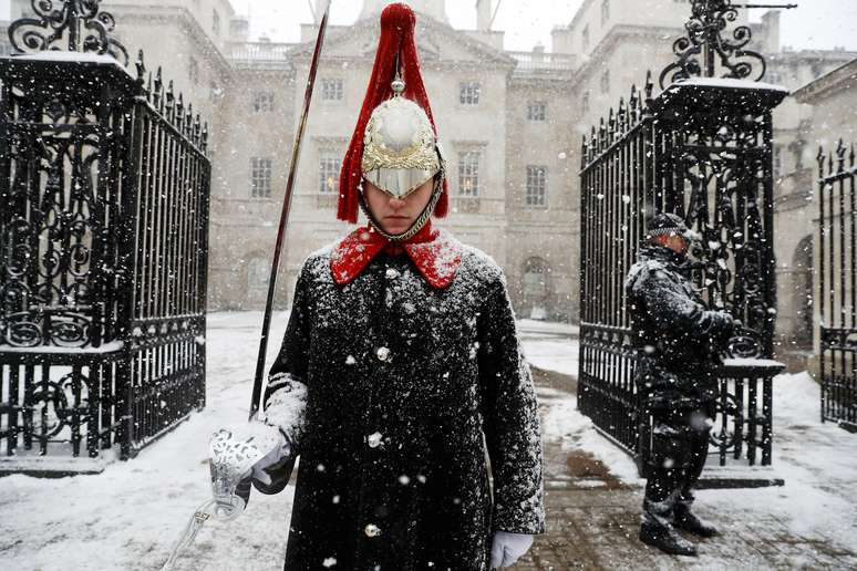 A guardsman stands on duty in the snow at Horse Guards Parade in London, February 28, 2018. REUTERS/Peter Nicholls