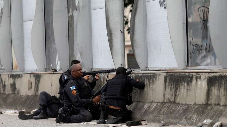 Rio de Janeiro viveu nova escalada de violência após policiais militares entrarem em confronto com traficantes