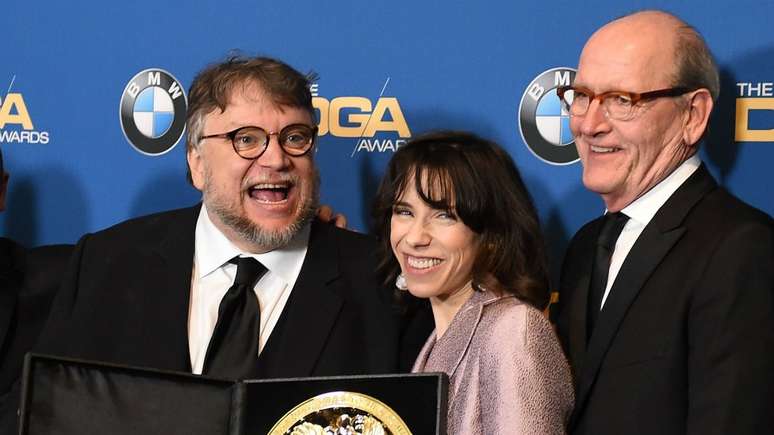 Del Toro concorre ao Oscar de melhor diretor, Sally Hawkins ao de melhor atriz e Richard Jenkins ao de melhor ator coadjuvante