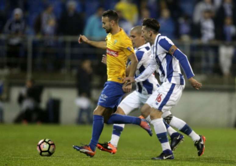 Complemento do jogo entre Estoril e Porto com suspeita de fraude (Foto: JOSE MANUEL RIBEIRO / AFP)