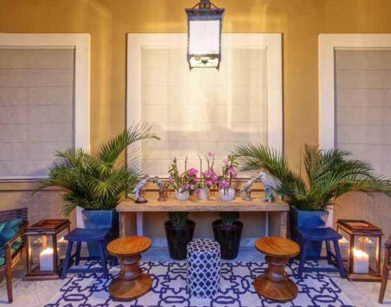 40. Casa com varanda com decoração singela. Projeto de Mayra Mendes