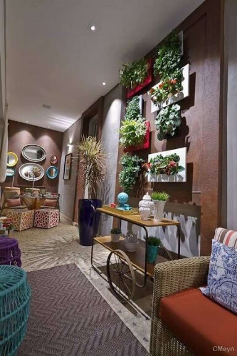 69. Esta varanda tem uma decoração super planejada. Projeto de Solange Vieira Rubim, Luciana Carvalho e Vanessa Proença