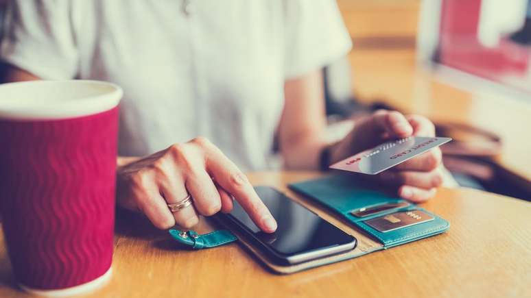 Gastadores compulsivos fazem as compras sempre achando que um dia 'algu&eacute;m ir&aacute; pag&aacute;-las', segundo a psic&oacute;loga Tatiana Zambrano