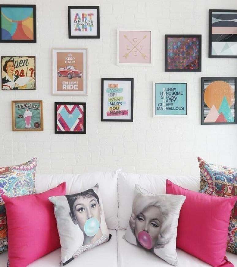 18. Modelo de almofadas divertidas para sof&aacute;.