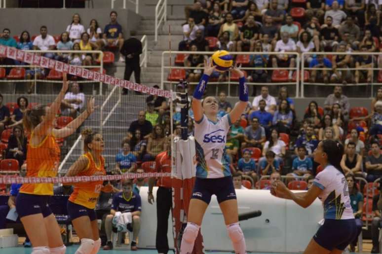 Roberta foi destaque na partida entre Sesc e Osasco (Foto: Erbs Jr. / Sesc RJ