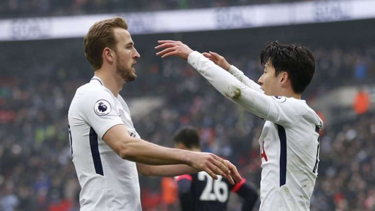 Com dois deSon Heung-min, o Tottenham vence o Huddersfield(Foto: IAN KINGTON / AFP)