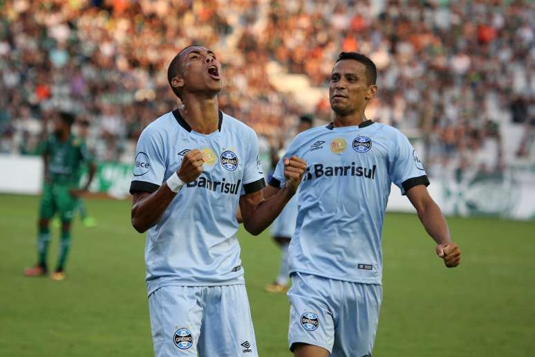 Madson comemora o gol que marcou na vitória do Grêmio sobre o Juventude.