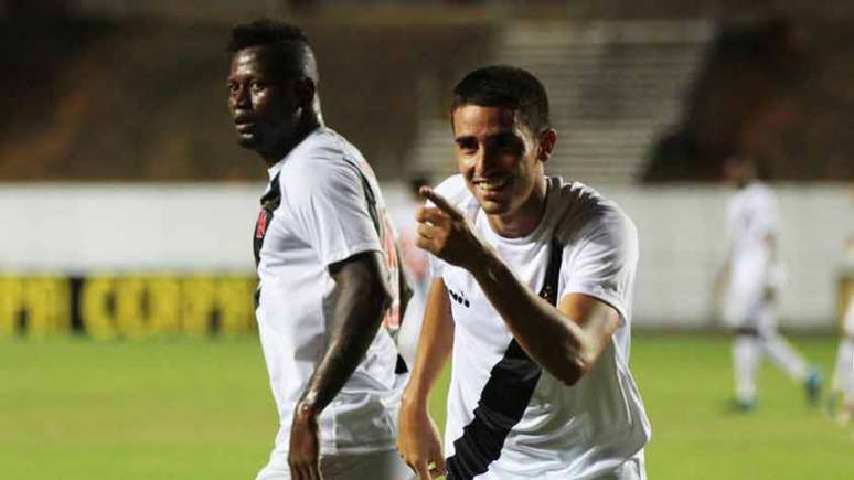 Bola aérea voltou a ser problema para a defesa do Vasco (Foto: Carlos Gregório Jr/Vasco)