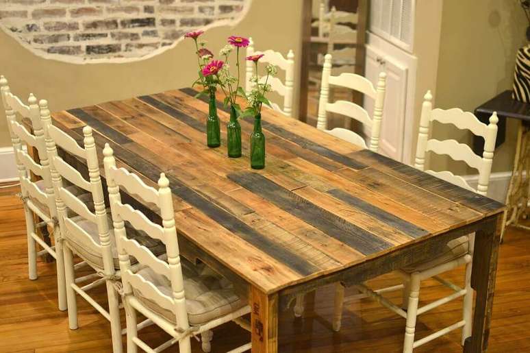 19. Decora&ccedil;&atilde;o com mesa de pallet para sala de jantar