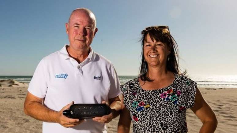 Pesquisadores de museu constataram a veracidade do bilhete encontrado em garrafa | Foto: Image Kymillman.com