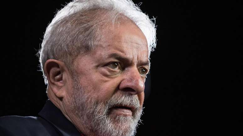Lula aguarda julgamento de recursos no TRF-4