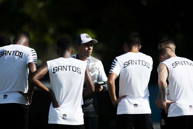 Jair Ventura poupa Gabigol e David Braz (Foto: Ivan Storti)