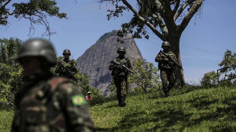 Com a intervenção, militares comandam a segurança pública no Estado do Rio de Janeiro