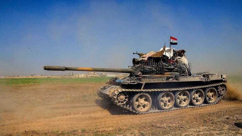 Tanque em foto divulgada pela Sana, a agência de notícias do governo sírio; acirramento do conflito na região já provocou mais de 700 mortes