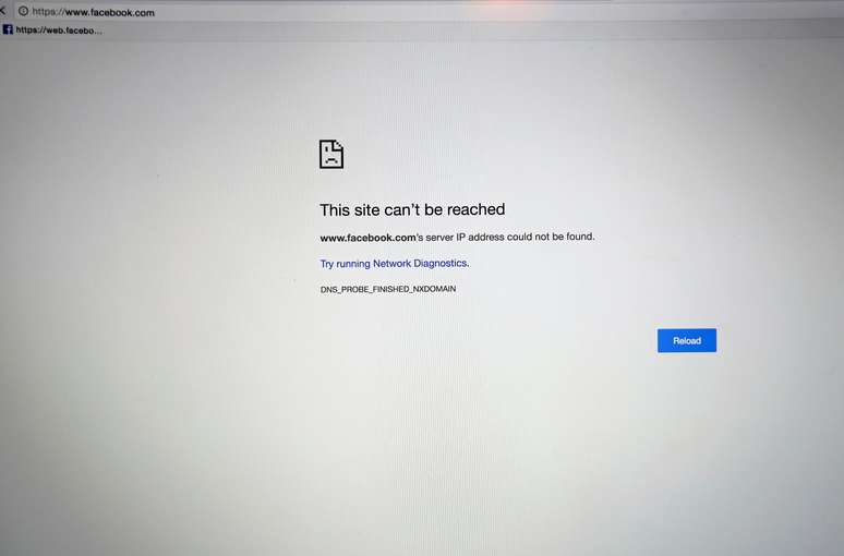 Tela de computador mostra mensagem de erro depois que governo decidiu bloquear acesso a redes sociais em Colombo, Sri Lanka 07/03/2018 REUTERS/Dinuka Liyanawatte
