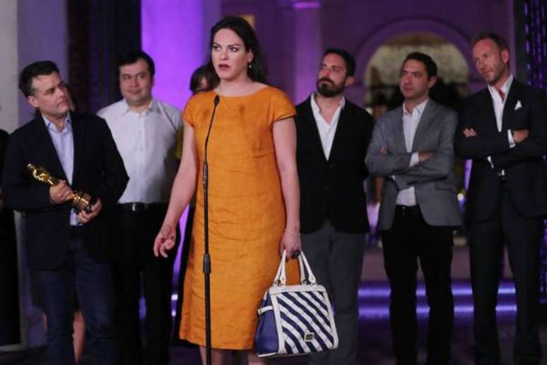 Prefeito do Chile desiste de dar prêmio a atriz transexual
