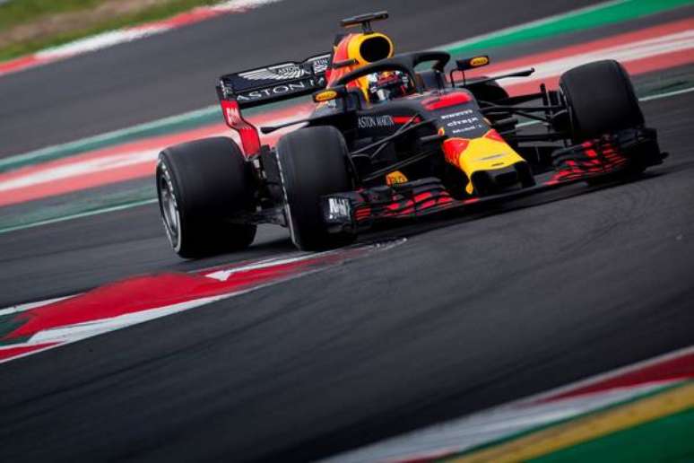 Com quebra de recorde, Ricciardo lidera testes da F1