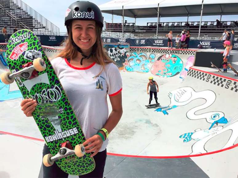 Aos 16 anos, Dora Varella desponta como promessa brasileira no skate