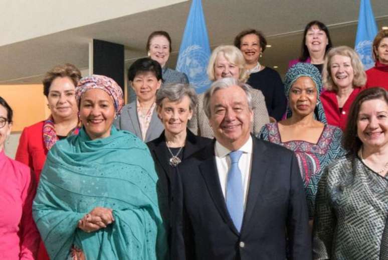 António Guterres, com algumas das mulheres que compõem parte de sua equipe de liderança na ONU 