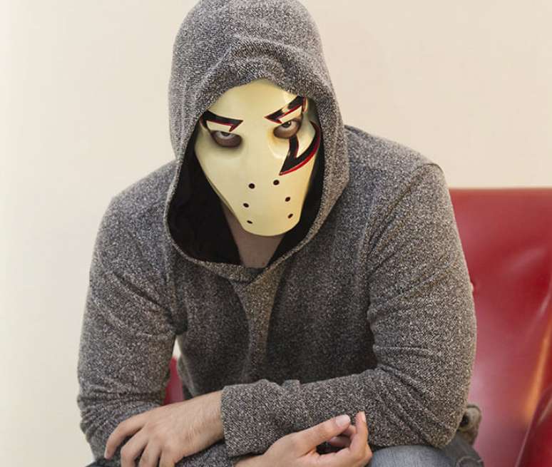 Zangado, agora também dublador