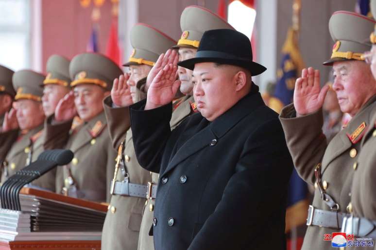 Kim Jong Un participa de parada militar em Pyongyang
 9/2/2018    KCNA/via REUTERS