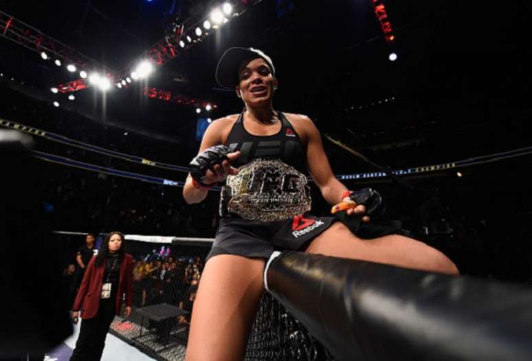 Amanda Nunes terá pela frente Raquel Pennington em mais uma defesa de cinturão no UFC (Foto: UFC)