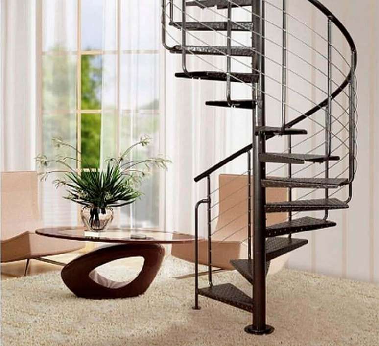 13. Decora&ccedil;&atilde;o de sala com escada