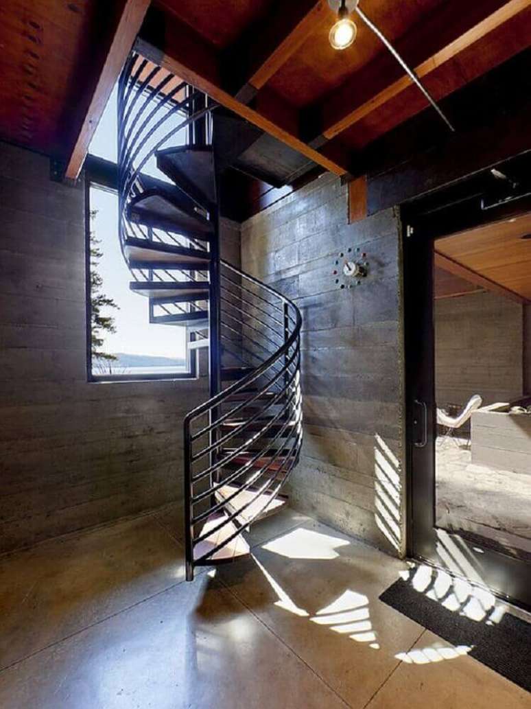 52. Modelo de escada espiral de ferro com madeira