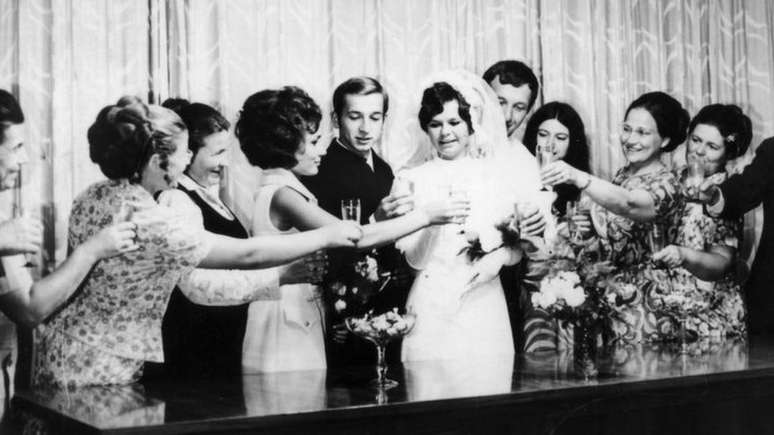 Sergei Skripal e Liudmila, no casamento deles em junho de 1972