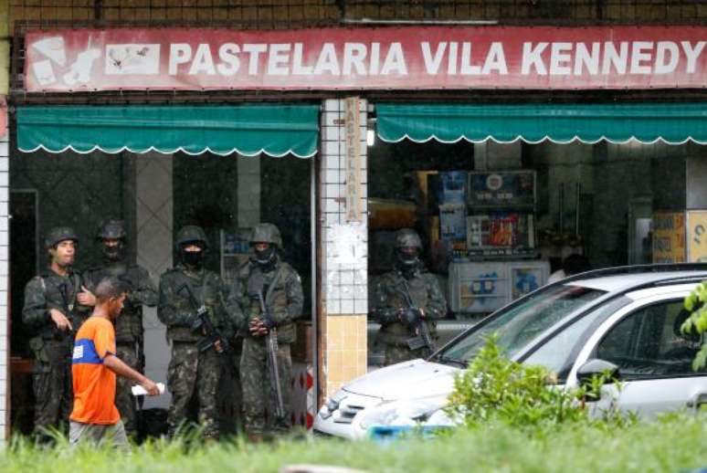 Rio de Janeiro - Cerca de 1,4 mil militares das Forças Armadas voltam à Vila Kennedy, na zona oeste da cidade ()