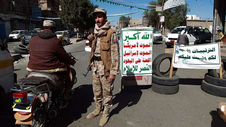 Os rebeldes xiitas hutis entraram em Sanaa em setembro de 2014 e assumiram seu controle meses depois