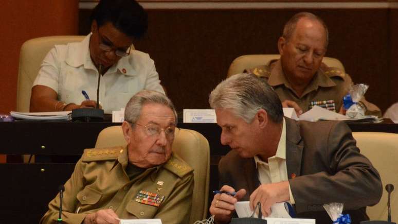 Ra&uacute;l Castro e D&iacute;az-Canel
