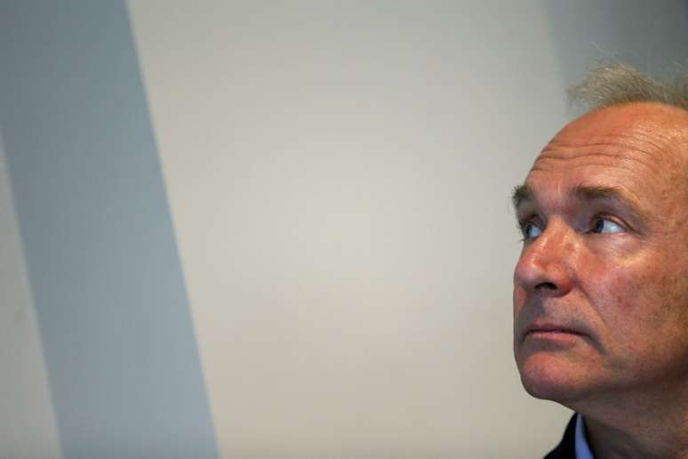 Invetor da internet mundial, Tim Berners-Lee, durante coletiva de imprensa em Londres, Reino Unido
11/12/2014
 REUTERS/Stefan Wermuth