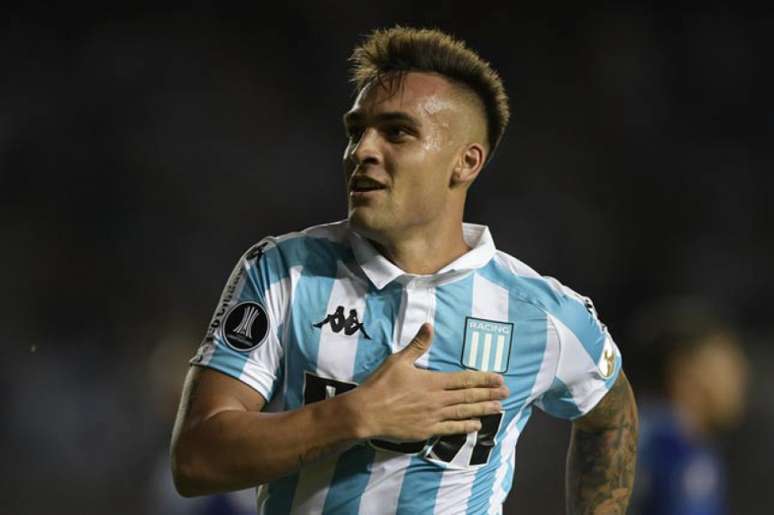 Lautaro marcou três gols sobre o Cruzeiro na estreia da Libertadores (Foto: Juan Mabromata / AFP)