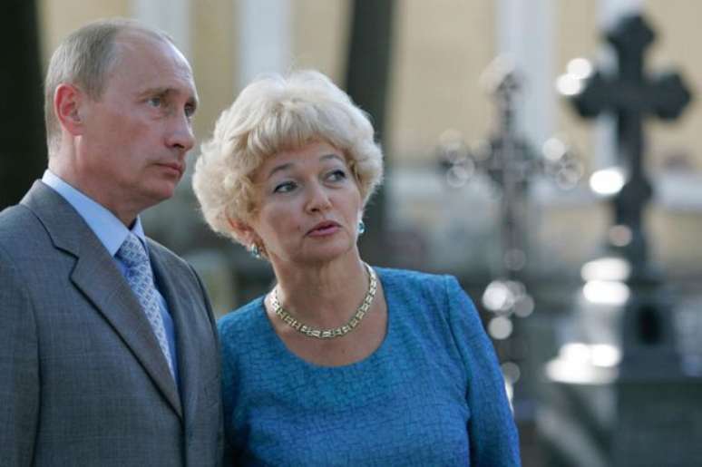 Lyudmila Narusova não faz acusações contra Putin