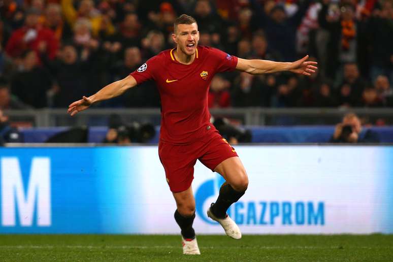 Edin Dzeko comemora gol da Roma contra o Shakhtar Donetsk
 13/3/2018    REUTERS/Alessandro Bianchi 