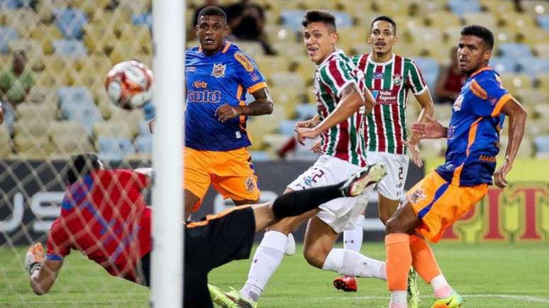 Gilberto voltou a ser titular no Fluminense (Foto: LUCAS MERÇON / FLUMINENSE F.C.)