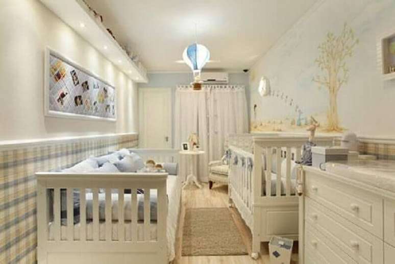 45. Lindo design de luminária de balão para quarto de bebê