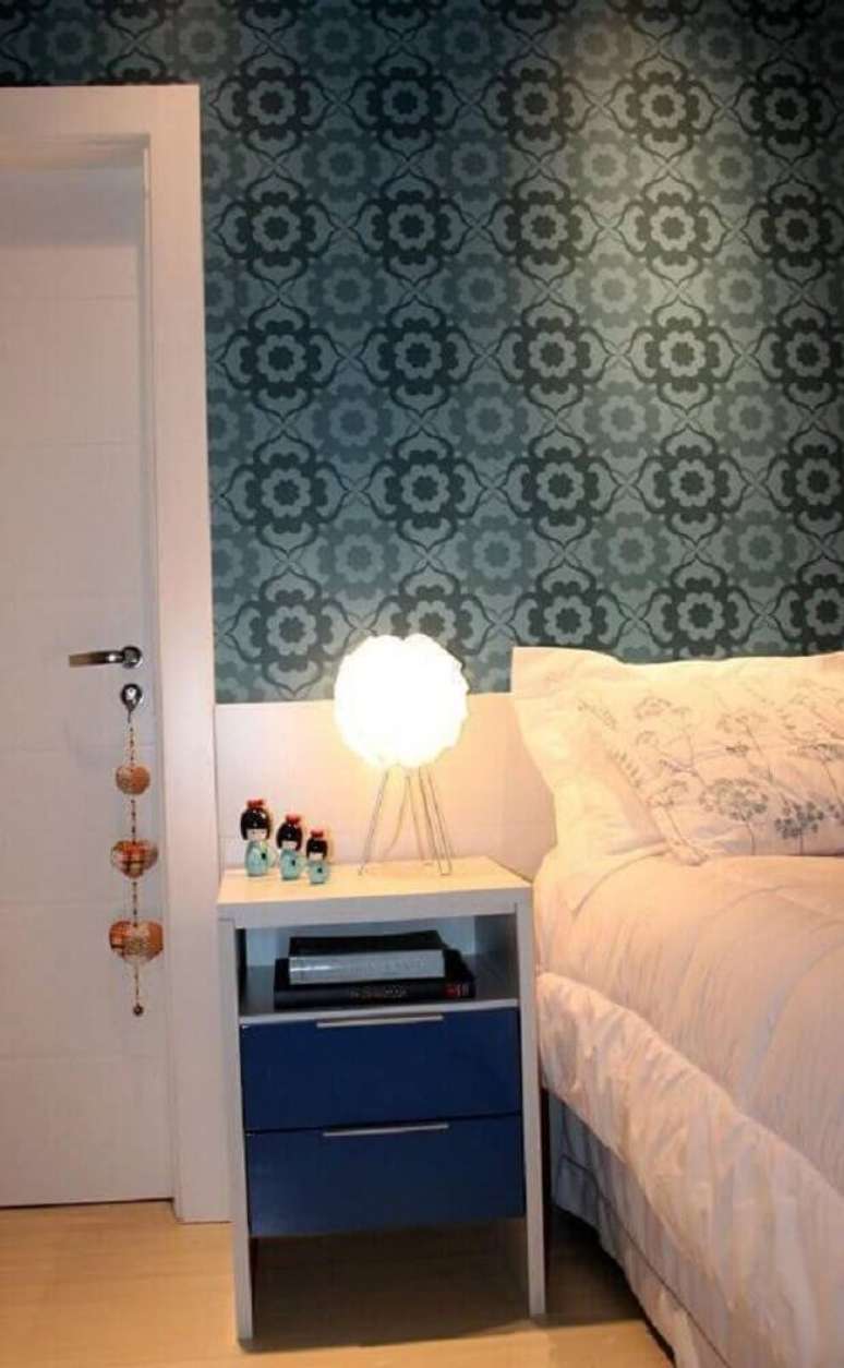 61. Pequena lumin&aacute;ria de mesa para quarto