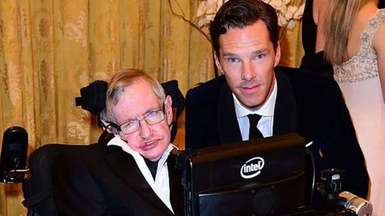 A série documental do Discovery foi protagonizada por Hawking e pelo ator Benedict Cumberbatch