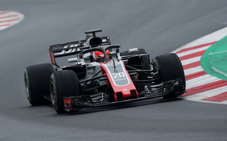 Kevin Magnussen, da Haas, durante testes da F1