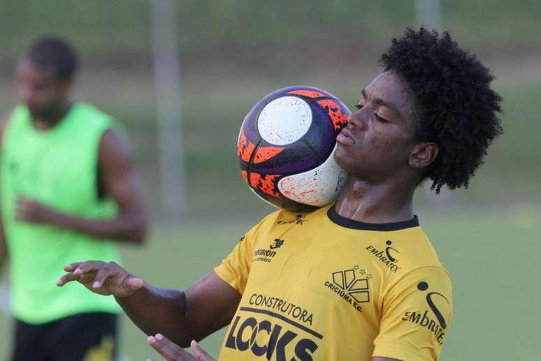 Caio Rangel chega à Ponte Preta e briga por uma vaga no ataque (Foto: Fernando Ribeiro / Criciúma EC)