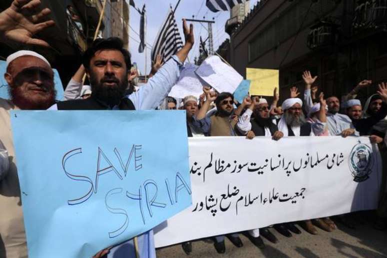 Protesto no Paquistão contra violência na Síria