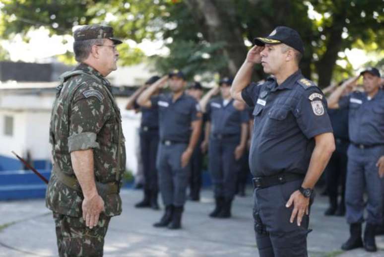 Chefe do Gabinete de Intervenção Federal, general Mauro Sinott, inicia inspeção no Batalhão de Bangu (14º BPM)