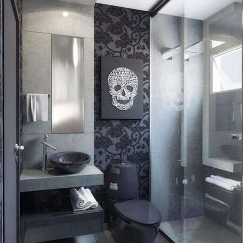 46. Decoração de banheiro preto com papel de parede
