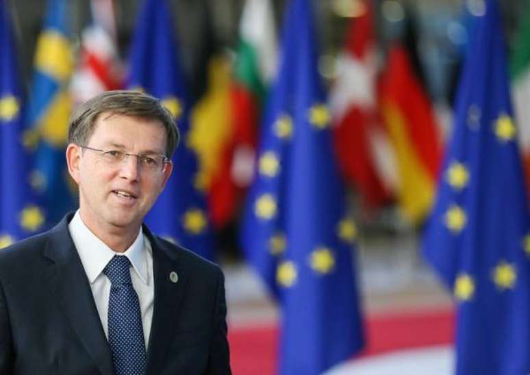 Premier da Eslovênia renuncia após projeto ser barrado