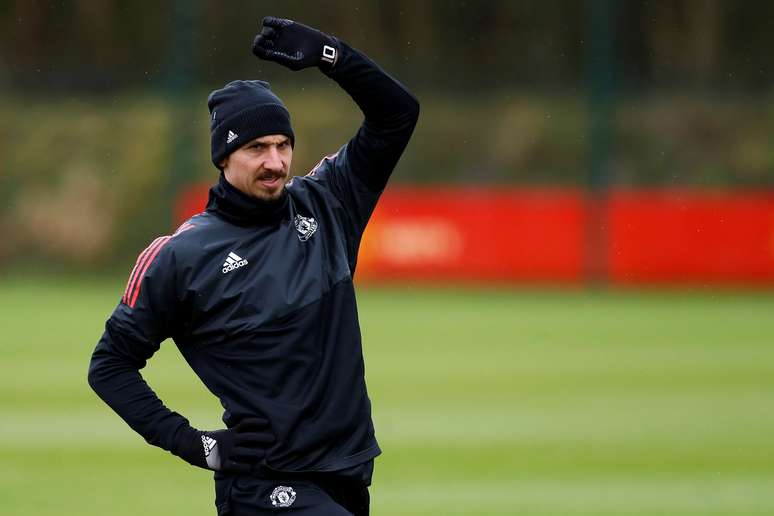 Ibrahimovic durante treino do Manchester United 
 12/3/2018     Action Images via Reuters/Jason Cairnduff 